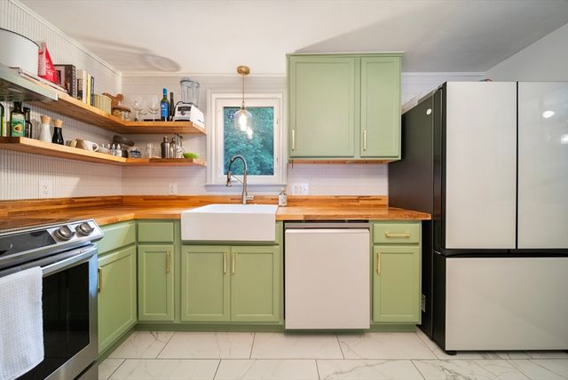 12 Alcine Ln, Burlington, MA 01803