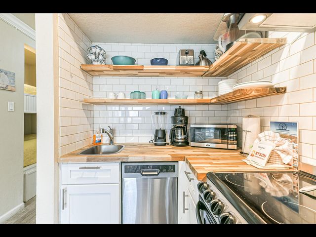 6300 Seawall Boulevard Boulevard, Galveston, TX 77551