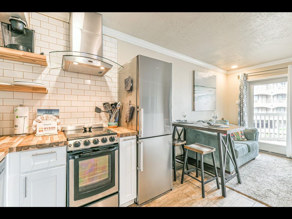 6300 Seawall Boulevard Boulevard, Galveston, TX 77551