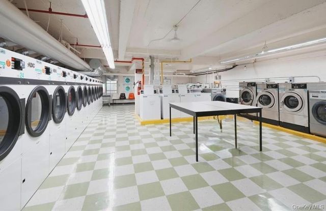 142-05 Roosevelt Avenue 517, Flushing, NY 11354