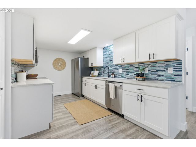 512 Sw EASTMAN Pkwy, Gresham, OR 97080