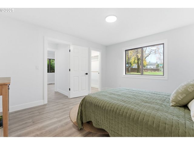 512 Sw EASTMAN Pkwy, Gresham, OR 97080