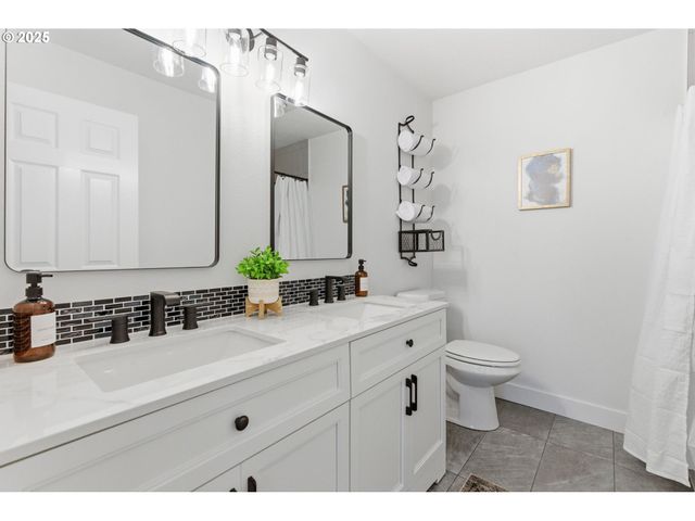 512 Sw EASTMAN Pkwy, Gresham, OR 97080