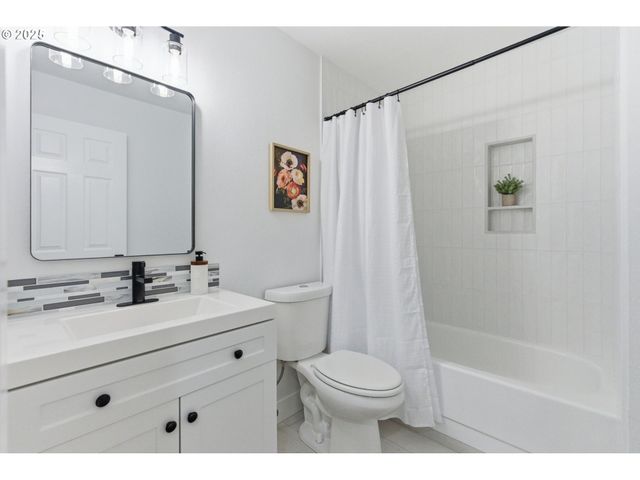 512 Sw EASTMAN Pkwy, Gresham, OR 97080