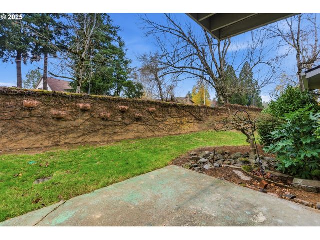 512 Sw EASTMAN Pkwy, Gresham, OR 97080