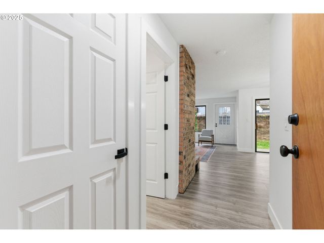 512 Sw EASTMAN Pkwy, Gresham, OR 97080