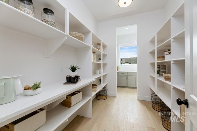 7061 W Waxwing Dr, Boise, ID 83714