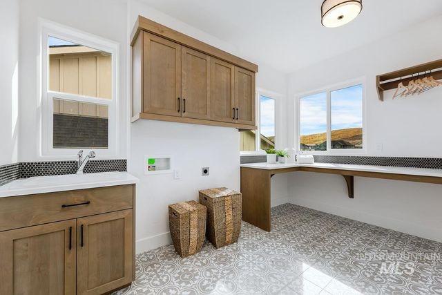 7061 W Waxwing Dr, Boise, ID 83714