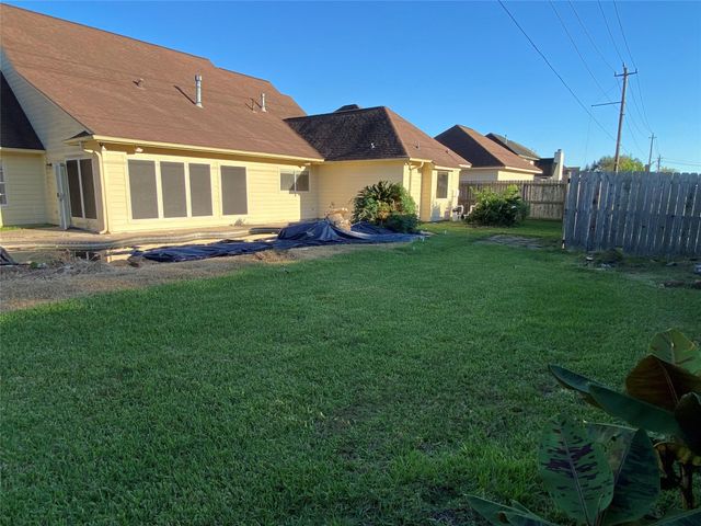 127 Indian Warrior Trail, Lake Jackson, TX 77566