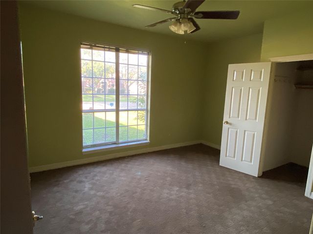 127 Indian Warrior Trail, Lake Jackson, TX 77566