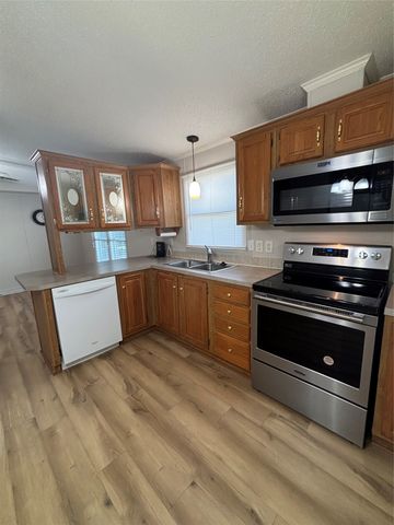 206 Holiday Rambler Drive, Whitney, TX 76692