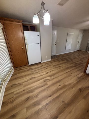 206 Holiday Rambler Drive, Whitney, TX 76692
