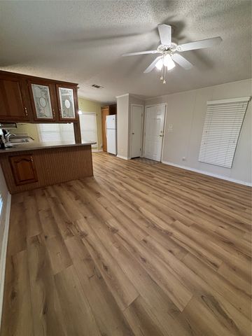 206 Holiday Rambler Drive, Whitney, TX 76692