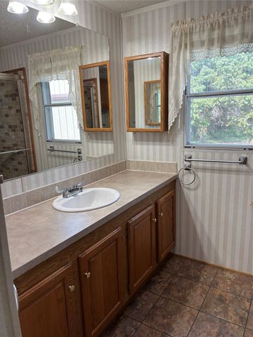 206 Holiday Rambler Drive, Whitney, TX 76692