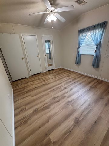 206 Holiday Rambler Drive, Whitney, TX 76692