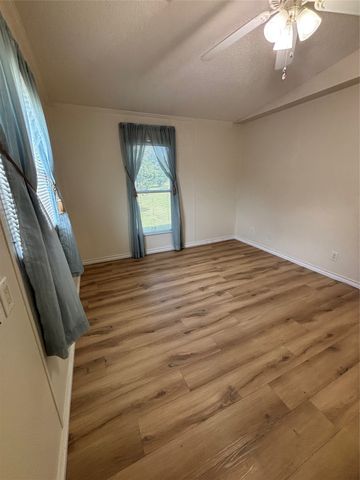 206 Holiday Rambler Drive, Whitney, TX 76692