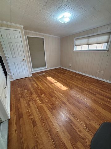 206 Holiday Rambler Drive, Whitney, TX 76692