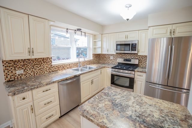 4841 Lamb Drive, Oak Lawn, IL 60453