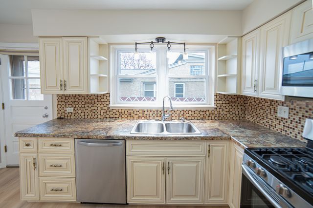 4841 Lamb Drive, Oak Lawn, IL 60453