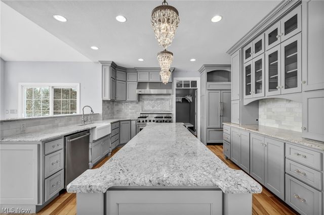 5551 Brook Run Drive, Medina, OH 44256