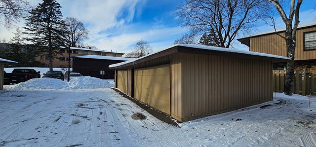 2407 Unity Avenue N, Golden Valley, MN 55422