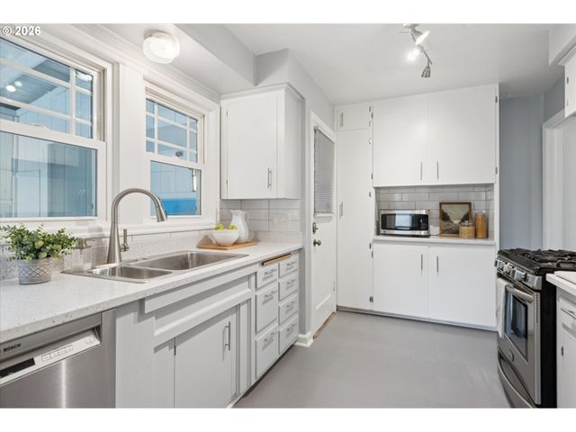 7075 N CAMBRIDGE Ave, Portland, OR 97203