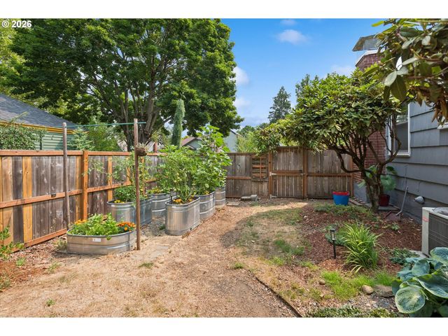 7075 N CAMBRIDGE Ave, Portland, OR 97203