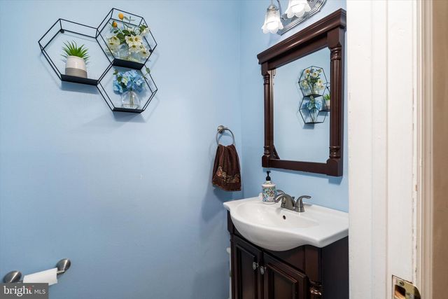 571 FAIRFIELD RD, East Windsor Twp, NJ 08520