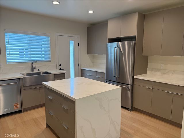 1070 N Vinedo Avenue, Pasadena, CA 91107