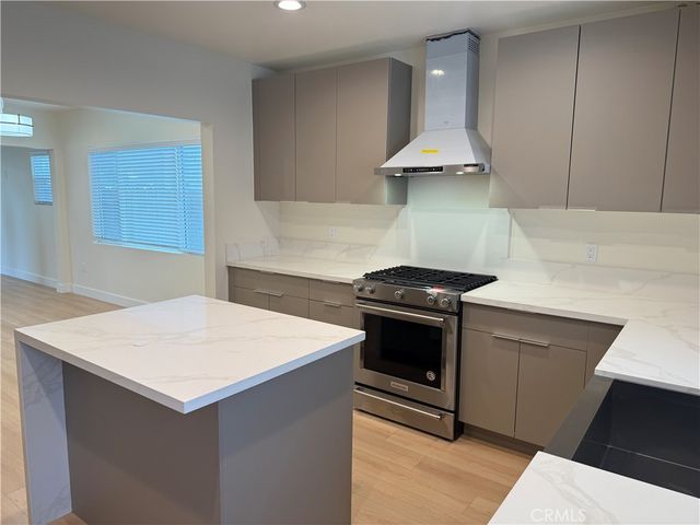 1070 N Vinedo Avenue, Pasadena, CA 91107