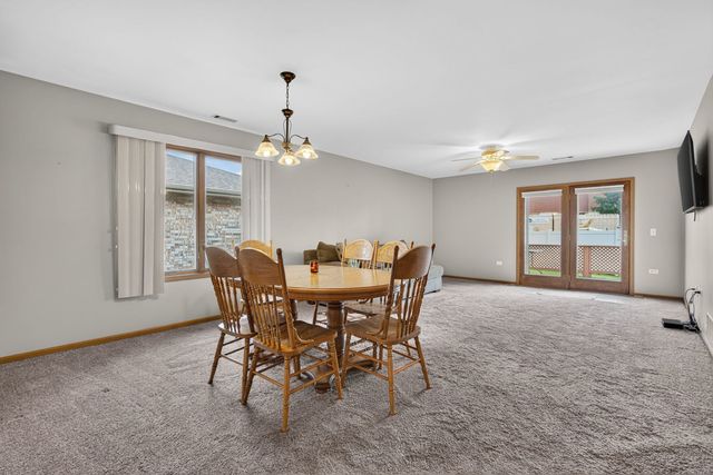 2700 Eagle Drive 2700, Joliet, IL 60436