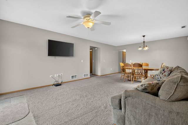 2700 Eagle Drive 2700, Joliet, IL 60436