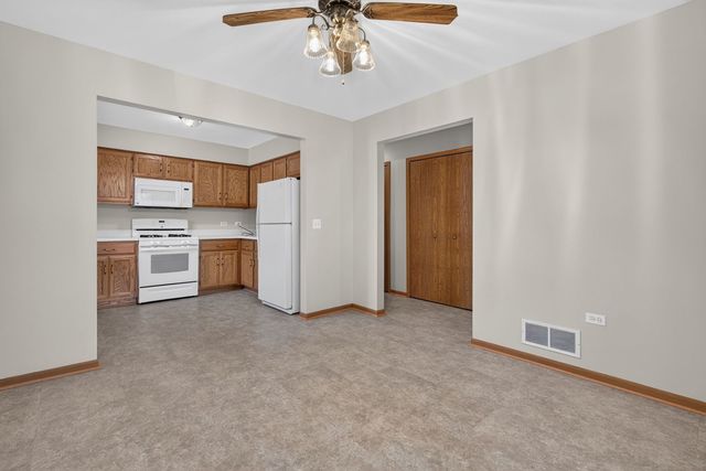 2700 Eagle Drive 2700, Joliet, IL 60436