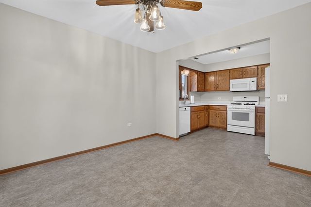 2700 Eagle Drive 2700, Joliet, IL 60436