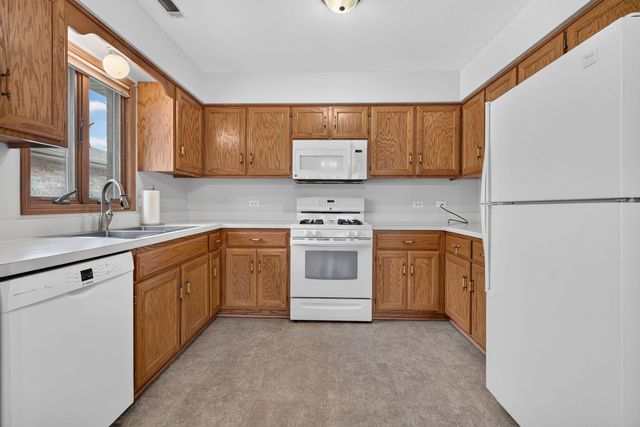 2700 Eagle Drive 2700, Joliet, IL 60436