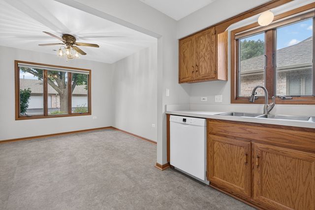 2700 Eagle Drive 2700, Joliet, IL 60436