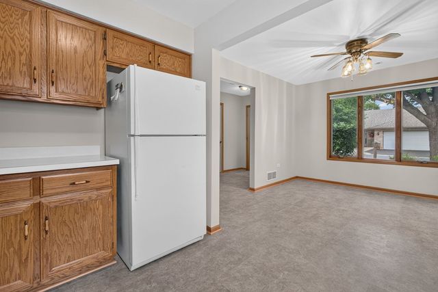2700 Eagle Drive 2700, Joliet, IL 60436