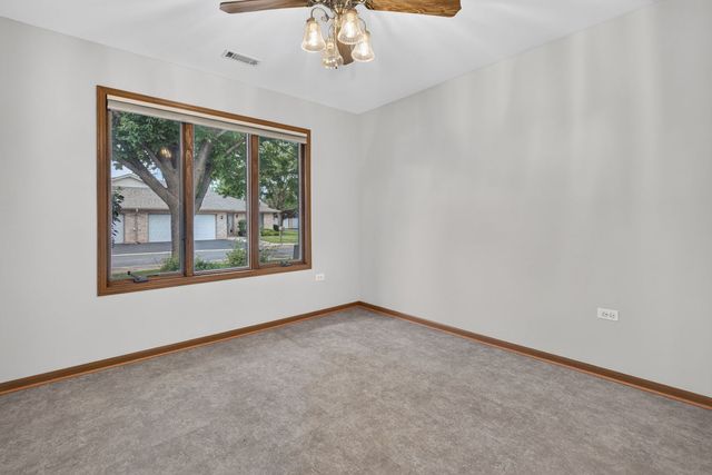 2700 Eagle Drive 2700, Joliet, IL 60436