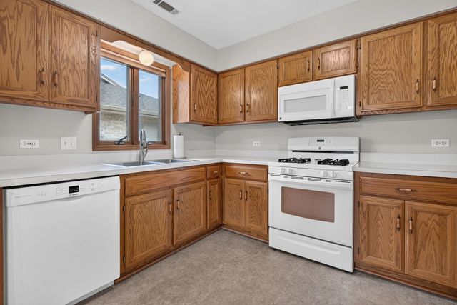 2700 Eagle Drive 2700, Joliet, IL 60436