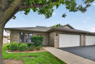 2700 Eagle Drive 2700, Joliet, IL 60436