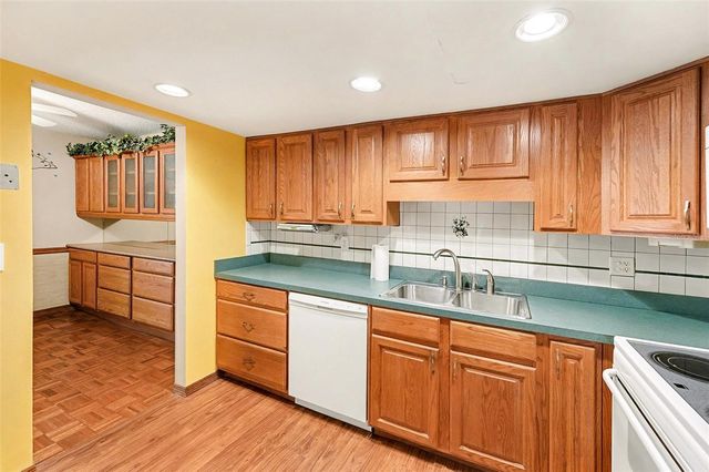 7504 DOLONITA DRIVE, Tampa, FL 33615