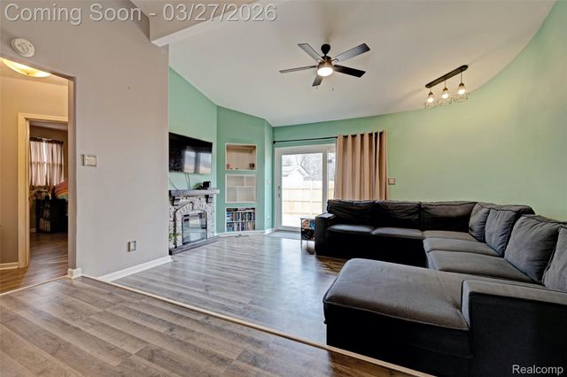 4009 Airport Road, Waterford Charter Township, MI 48329