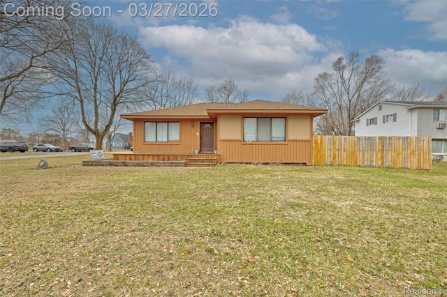 4009 Airport Road, Waterford Charter Township, MI 48329