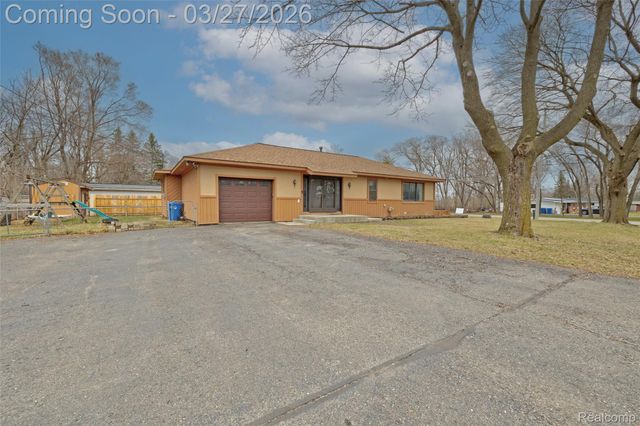 4009 Airport Road, Waterford Charter Township, MI 48329