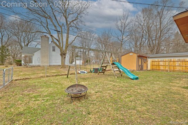 4009 Airport Road, Waterford Charter Township, MI 48329