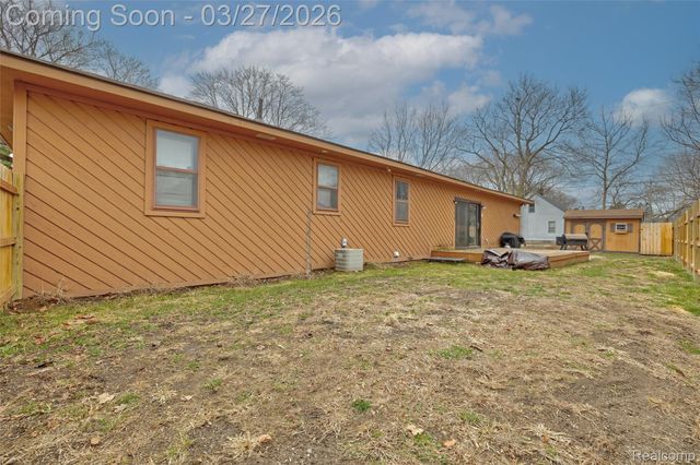 4009 Airport Road, Waterford Charter Township, MI 48329