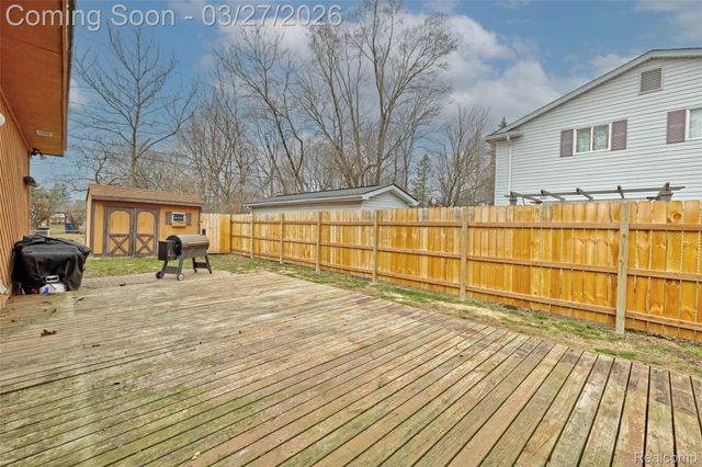 4009 Airport Road, Waterford Charter Township, MI 48329