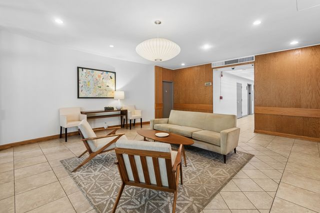 1516 Hinman Avenue 506, Evanston, IL 60201