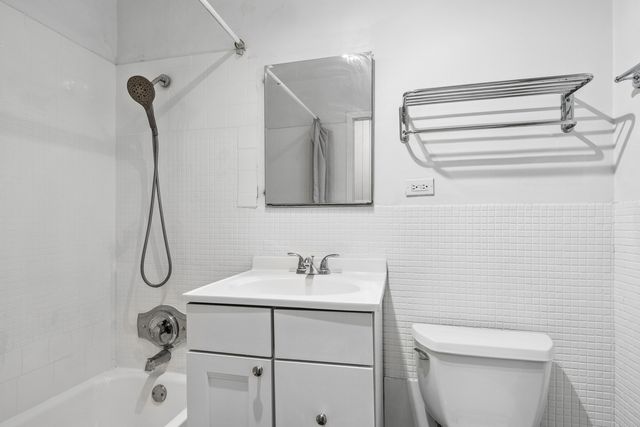 1516 Hinman Avenue 506, Evanston, IL 60201