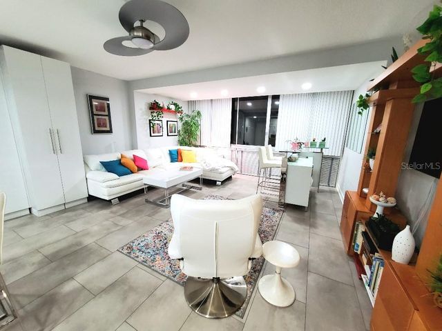 31 ISLAND WAY 303, Clearwater Beach, FL 33767